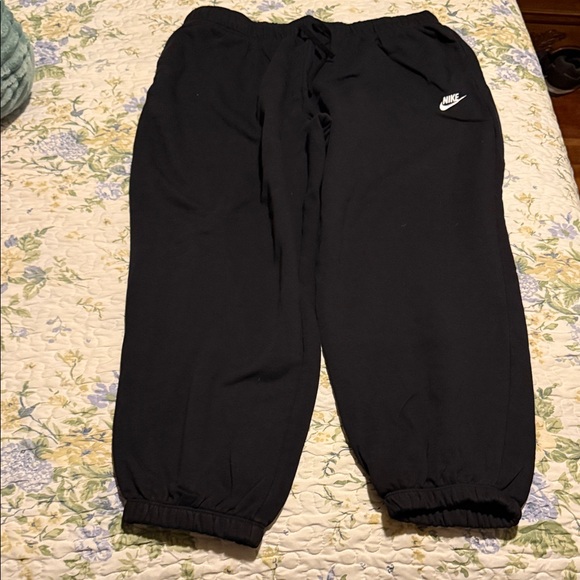 Nike Black Sweatpants - Picture 1 of 1
